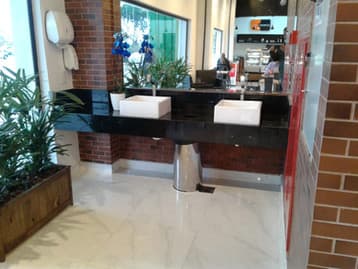 Banheiro Social de Mármore